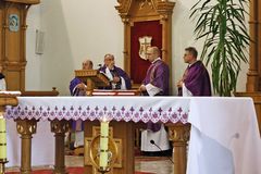 Po�wi�cenie rze�b Matki Bo�ej i �w. Jana Aposto�a