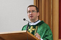 Parafia p.w. Bo�ego Cia�a w �om�y - Ks. Mateusz Dobrzycki