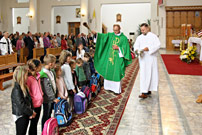 Parafia p.w. Bo�ego Cia�a w �om�y - B�ogos�awie�stwo uczni�w