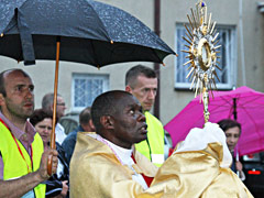 Ks. John Bashobora, 4 czerwca 2013 r. - Msza �w.