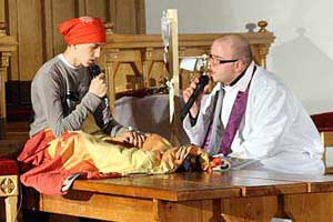 Spektakl pt. „�mier� to brama do �ycia”