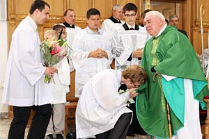 W podzi�kowaniu za 24 lata pos�ugi duszpasterskiej w naszej parafii.