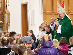 ks. bp Stanis�aw Stefanek przewodniczy Mszy �wi�tej