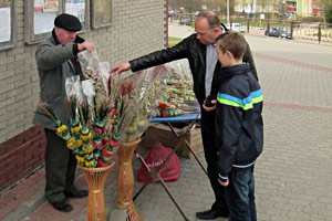 Palmy wile�skie przed wej�ciem do naszego ko�cio�a