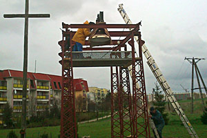 Zawieszenie dzwonu w Parafii pw. Bo�ego Cia�a w �om�y - 14 kwietnia 2014 r.