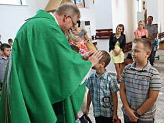 B�ogos�awie�stwo uczni�w i po�wi�cenie tornistr�w