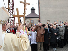 Msza �wi�ta z kazaniem na zako�czenie Misji; Wyznanie wiary pod Krzy�em Misyjnym
