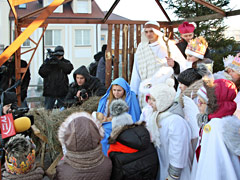 Trzej kr�lowie oddali cze�� i z�o�yli dary Bo�ej Dziecinie