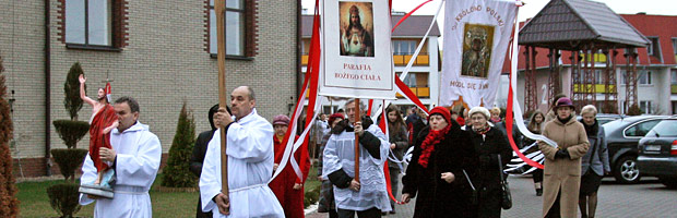 Parafia p.w. Bo�ego Cia�a w �om�y - Procesja rezurekcyjna 2015.04.05 godz. 6.00