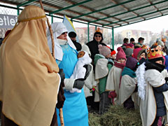 Trzej kr�lowie oddali cze�� i z�o�yli dary Bo�ej Dziecinie