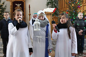 Jase�ka Bo�onarodzeniowe w wykonaniu dzieci ze Szko�y Podstawowej nr 10.