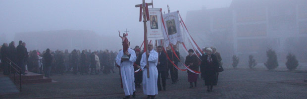 Parafia p.w. Bo�ego Cia�a w �om�y - Procesja rezurekcyjna 27.03.2016 r. godz. 6.00