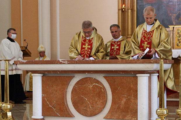 Po�egnanie ks. proboszcza i konsekracja o�tarza - niedziela, 23 sierpnia 2020 r.