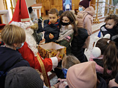 Parafia p.w. Bo�ego Cia�a w �om�y, 6 grudnia 2020 r. prezenty miko�ajkowe