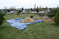 Przygotowanie coko�u do monta�u krzy�a epidemicznego - 6 grudnia 2020 r.