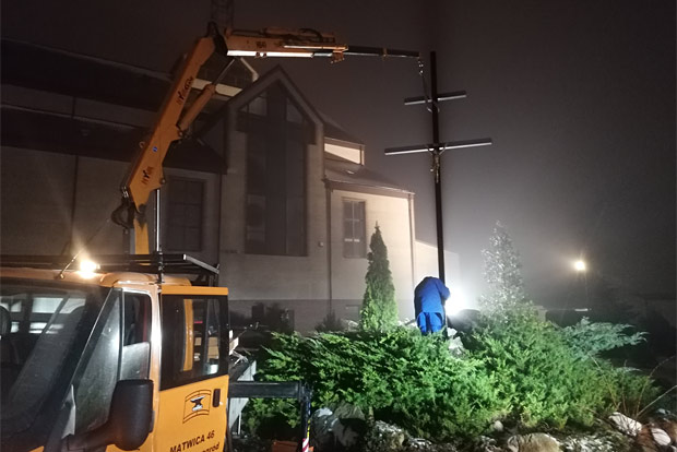 Zamontowanie krzy�a epidemicznego - 11 grudnia 2020 r.
Parafia p.w. Bo�ego Cia�a w �om�y