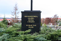 Obudowanie krzy�a granitowym coko�em o wysoko�ci p�tora metra - 14 grudnia 2020 r.