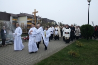 Uroczysto�� Wszystkich �wi�tych, procesja na cmentarzu - 2022.11.01