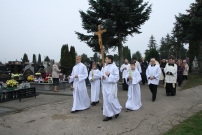 Uroczysto�� Wszystkich �wi�tych, procesja na cmentarzu - 2022.11.01