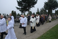 Uroczysto�� Wszystkich �wi�tych, procesja na cmentarzu - 2022.11.01