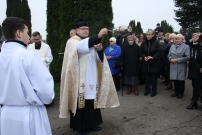 Uroczysto�� Wszystkich �wi�tych, procesja na cmentarzu - 2022.11.01