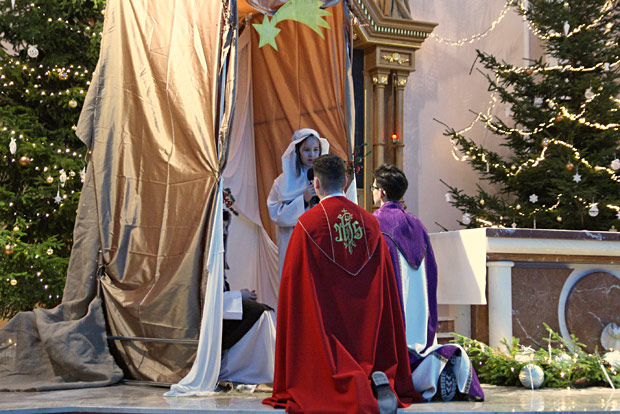 Jase�ka w wykonaniu dzieci i m�odzie�y z naszej parafii - 25 grudnia 2022 r. godz. 21.00